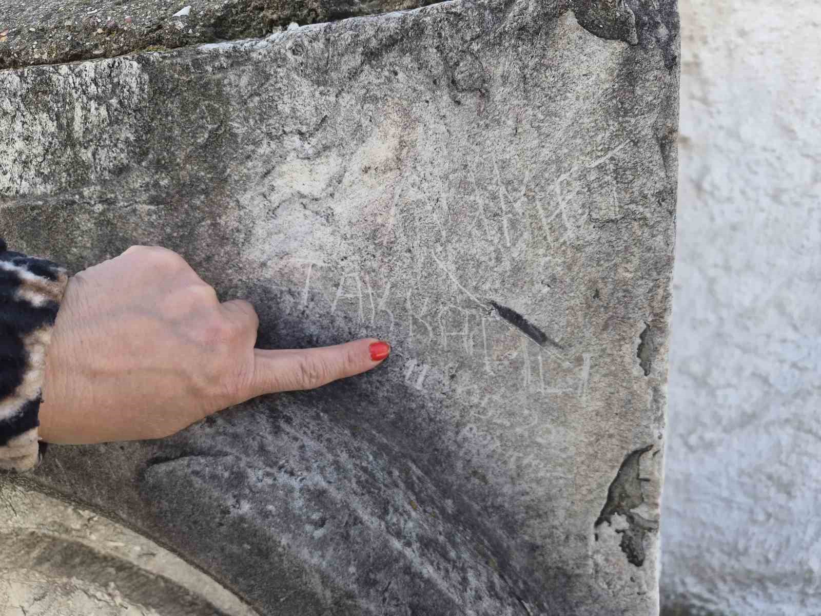 Bakımsız kalan asırlık çeşmenin restore edilmesi isteniyor
