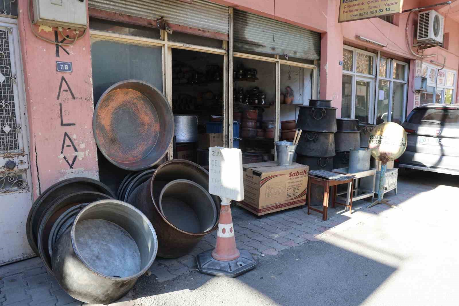 Bakırcılar Çarşısı’nda zamana direnen son ustalar
