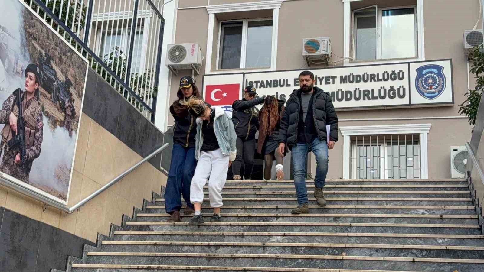Bakırköy’de 2 kadın girdiği iki farklı evden 1 milyon TL’yi bulan ziynet eşyaları çaldı
