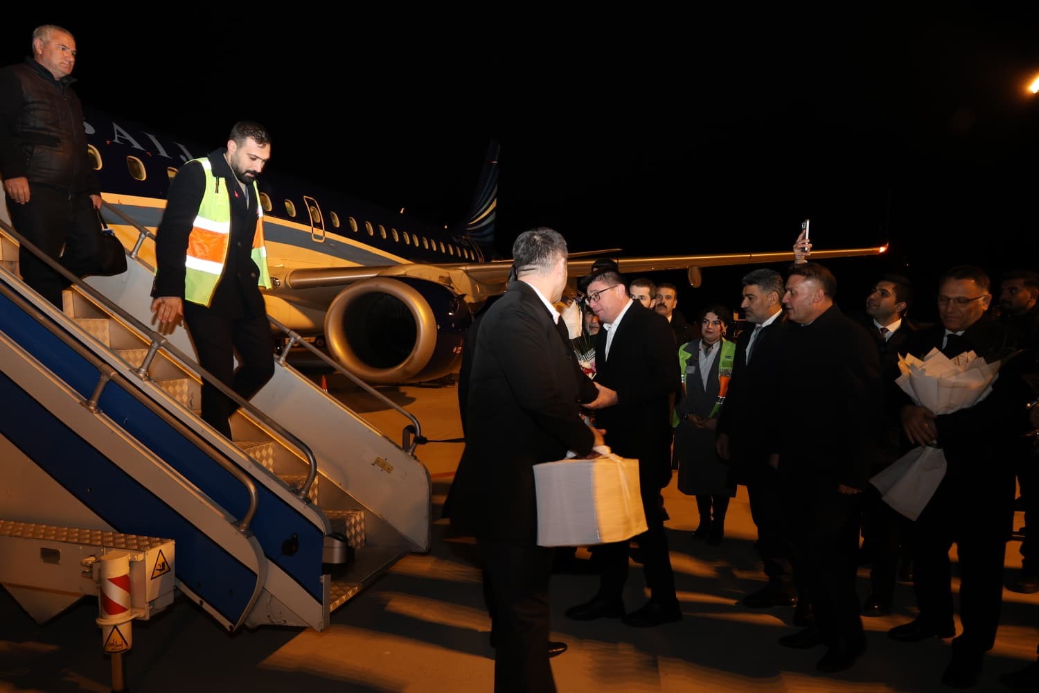 Bakü-Nahçıvan seferini yapan yolcu uçağı saldırı nedeniyle Iğdır’a indi
