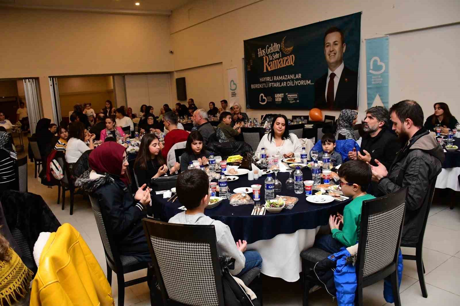 Balıkesir Büyükşehir’den Çölyak hastalarına glütensiz iftar
Balıkesir Büyükşehir’den Çölyak hastalarına glütensiz iftar