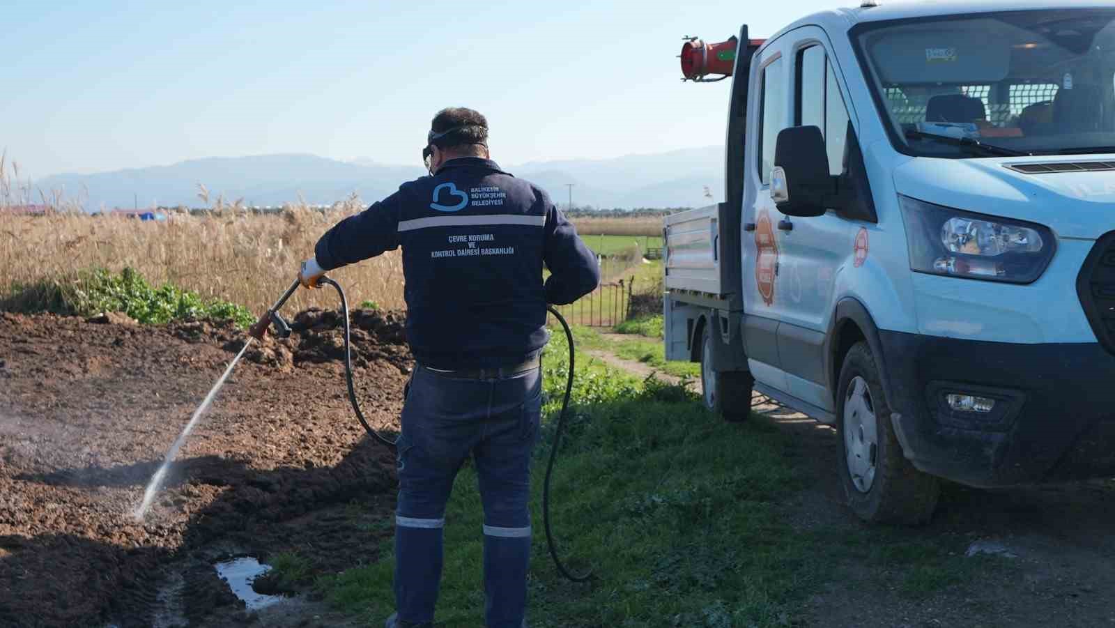 Balıkesir Büyükşehir’in haşerelere karşı mücadelesi sürüyor
Balıkesir Büyükşehir’in haşerelere karşı mücadelesi sürüyor