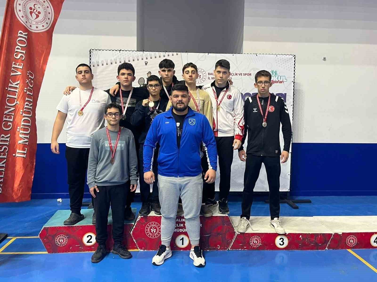 Balıkesir Büyükşehir’in sporcuları güreş ve judoda 18 madalya topladı
