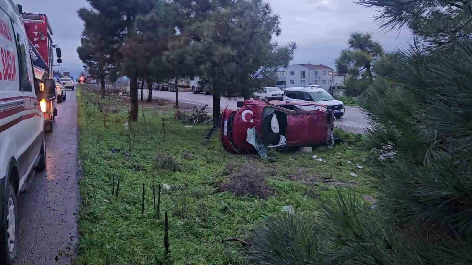 Balıkesir Çevre Yolu’nda takla atan otomobil yan yattı: 2 yaralı
