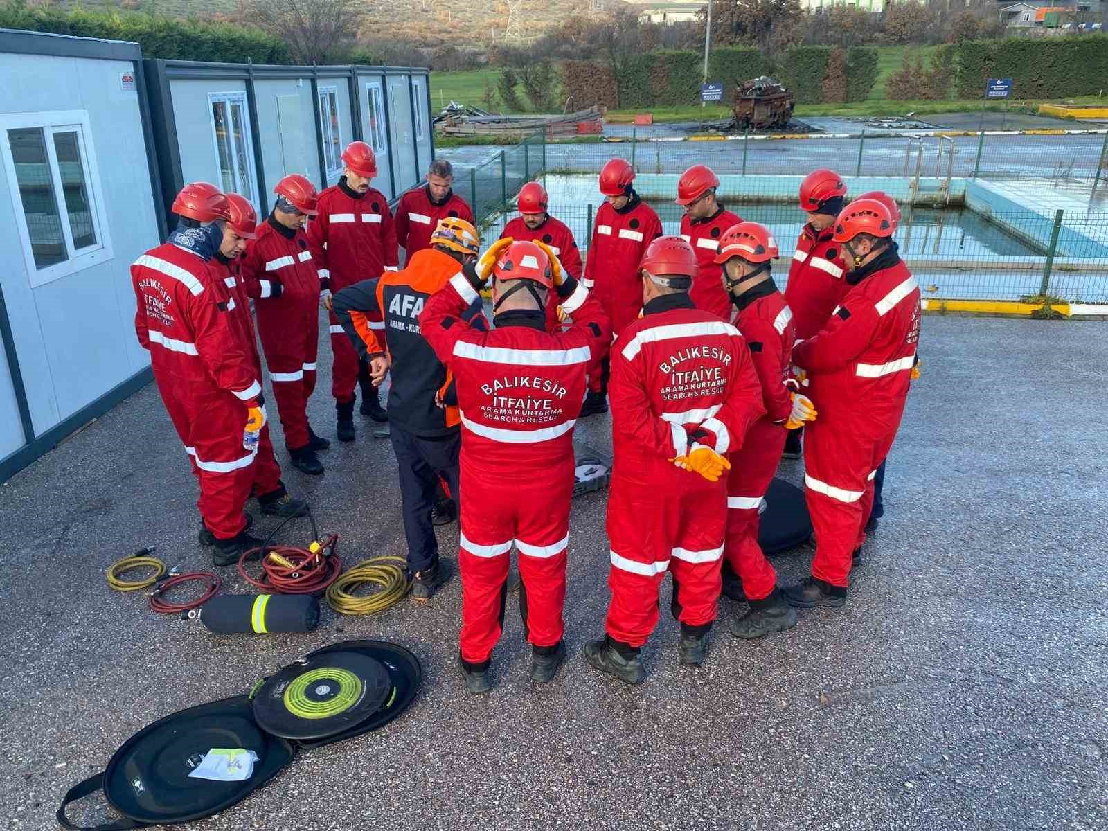 Balıkesir İtfaiyesi’nin kahramanları afetlere karşı güçleniyor
