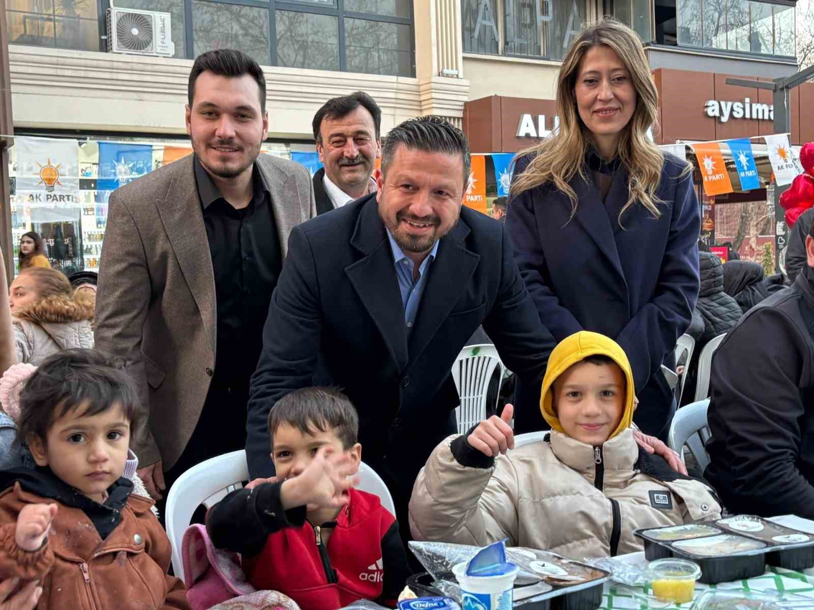 Balıkesir’de 10 bin kişi caddede iftarda buluştu
