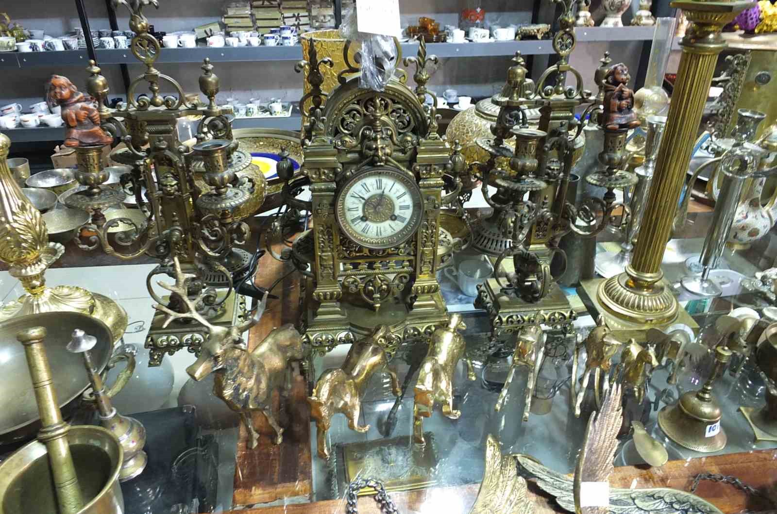 Balıkesir’de 146 yıllık tarihi saat görücüye çıktı
Balıkesir’de 146 yıllık tarihi saat görücüye çıktı