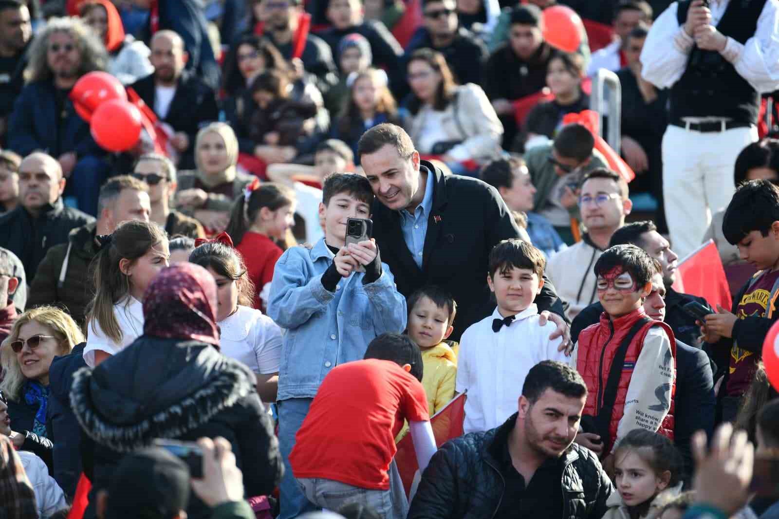 Balıkesir’de 9 ülkenin çocukları aynı sahnede buluştu
