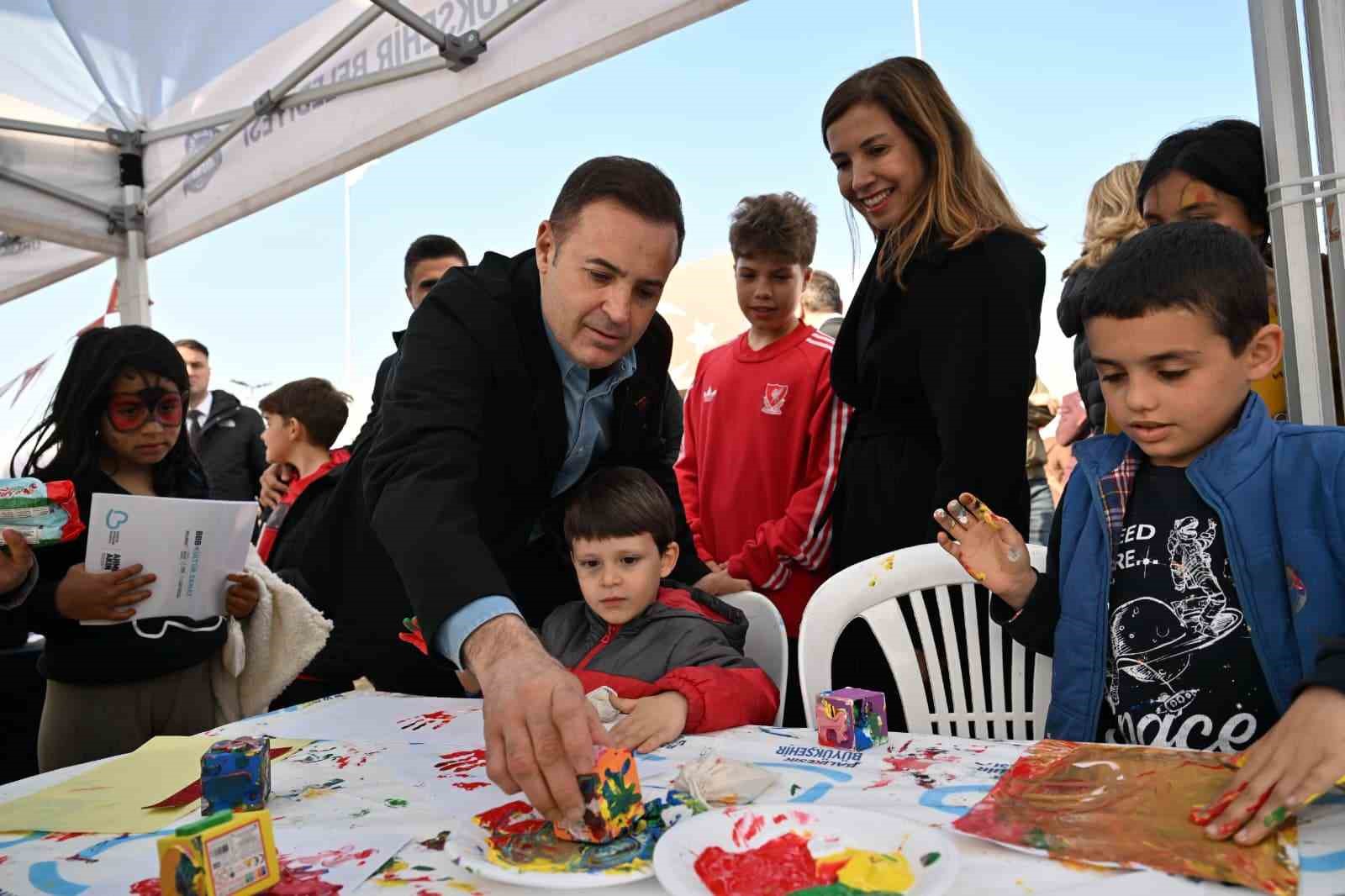 Balıkesir’de 9 ülkenin çocukları aynı sahnede buluştu
