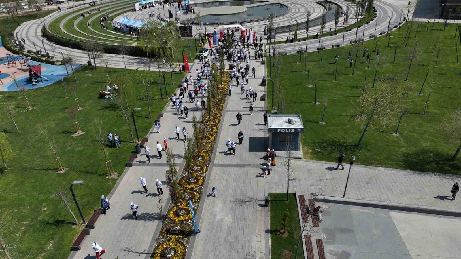 Balıkesir’de adımlar otizm farkındalığı için atıldı
