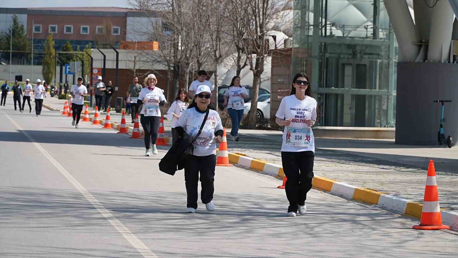 Balıkesir’de adımlar otizm farkındalığı için atıldı

