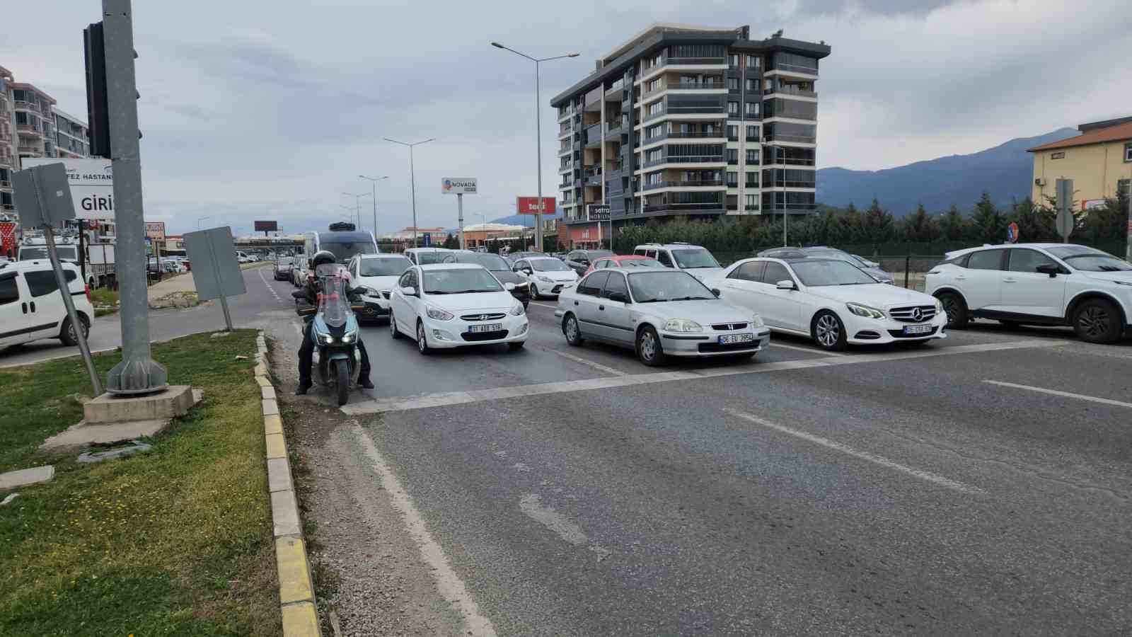 Balıkesir’de arife günü trafik yoğunluğu
