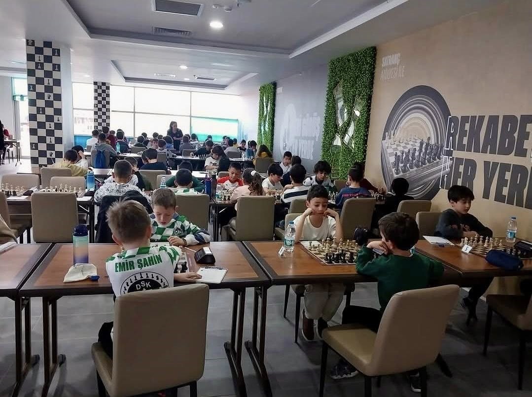 Balıkesir’de çocuklar 23 Nisan coşkusunu sporla karşıladı
