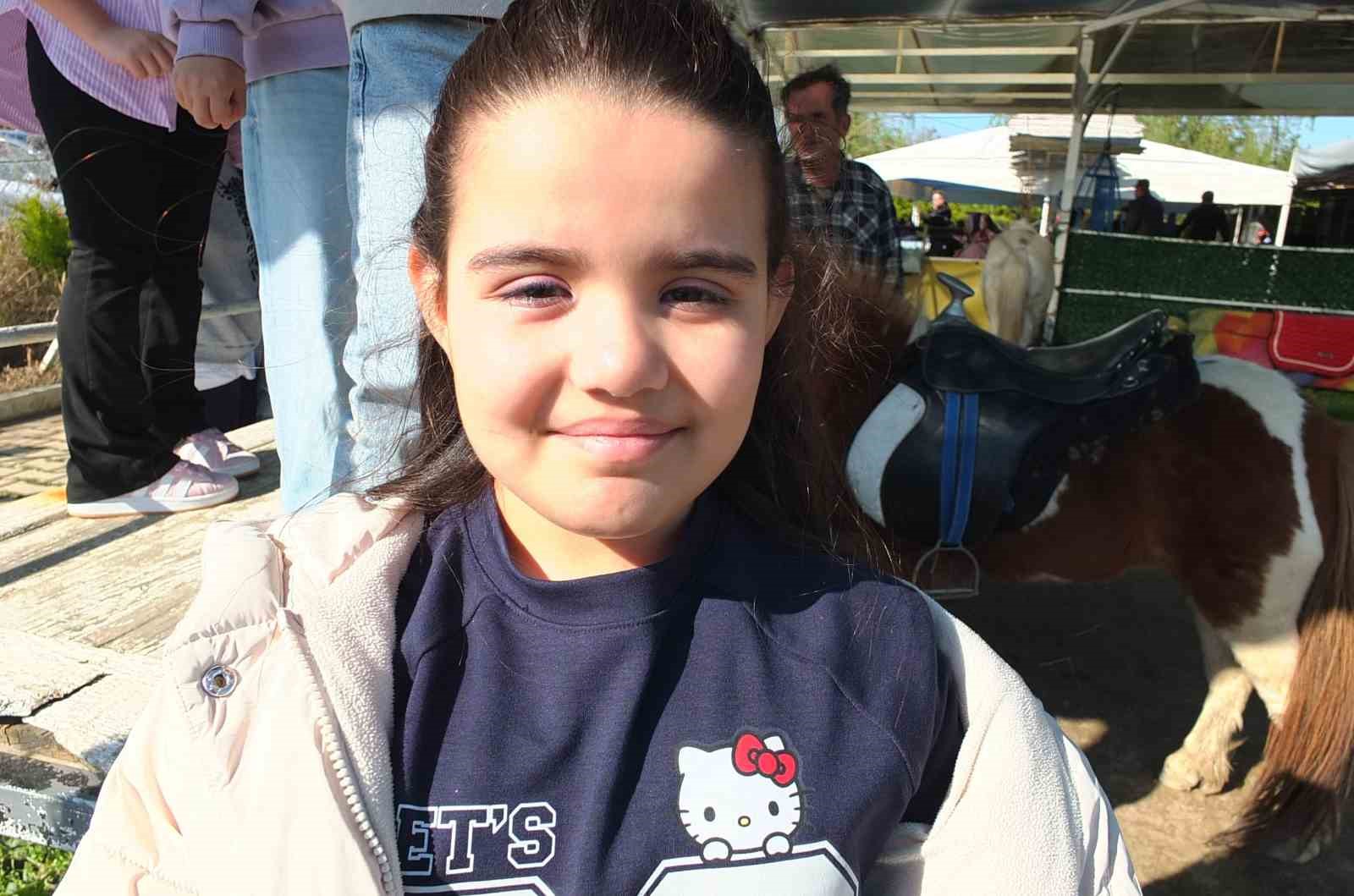 Balıkesir’de çocukların at binme sevinci
