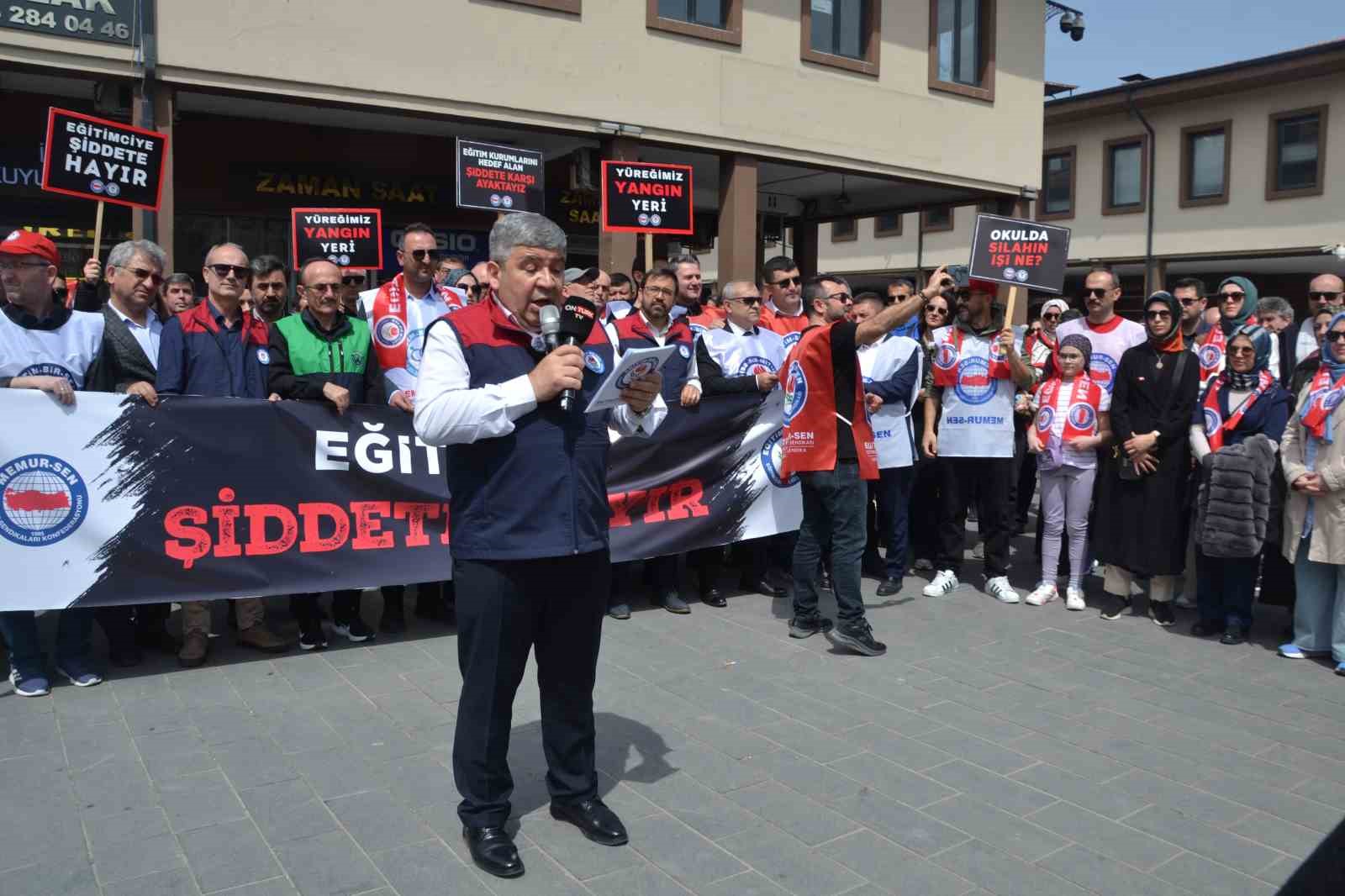 Balıkesir’de Eğitim-Bir-Sen’den Siverek saldırısına protesto

