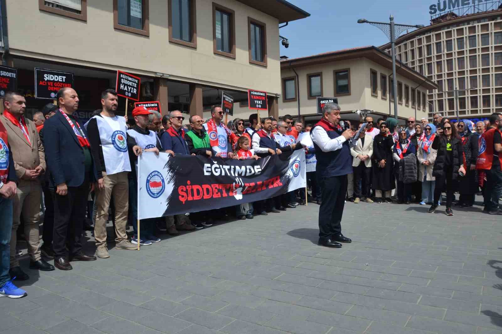 Balıkesir’de Eğitim-Bir-Sen’den Siverek saldırısına protesto
