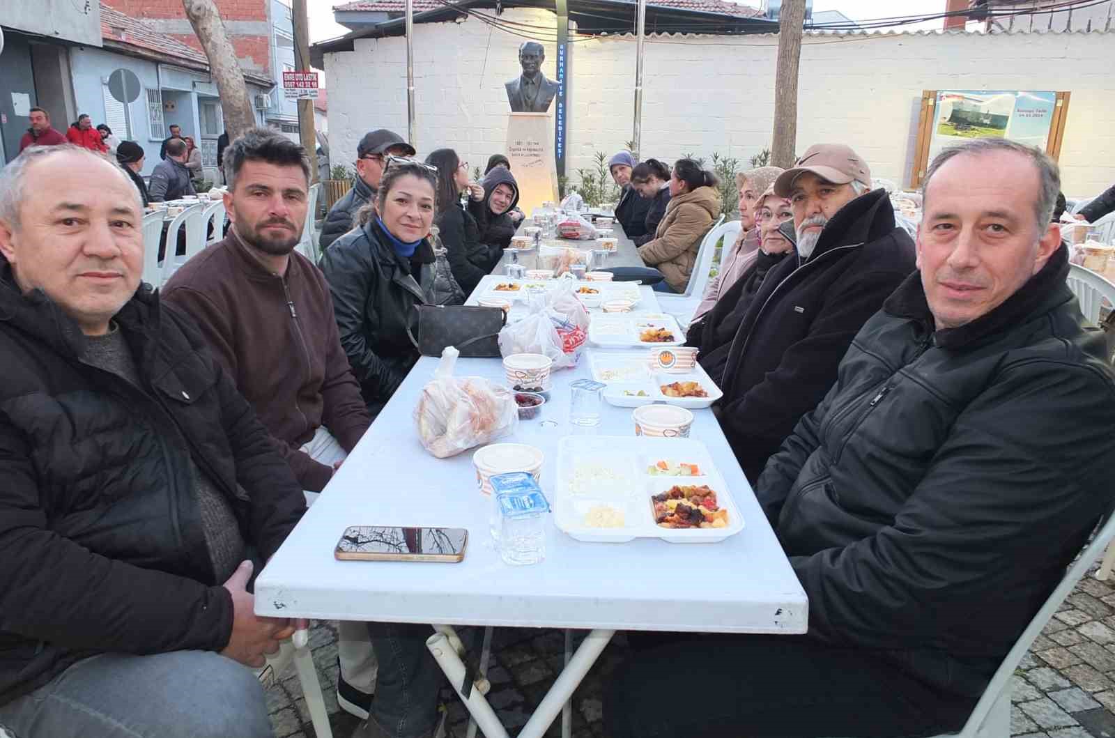Balıkesir’de geleneksel köy iftarı yüzlerce vatandaşı buluşturdu
