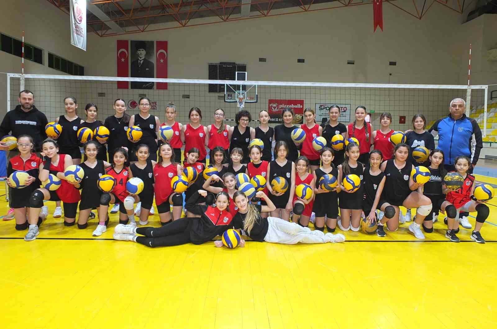 Balıkesir’de öğrenciler sömestr tatilini spor salonunda geçiriyor
