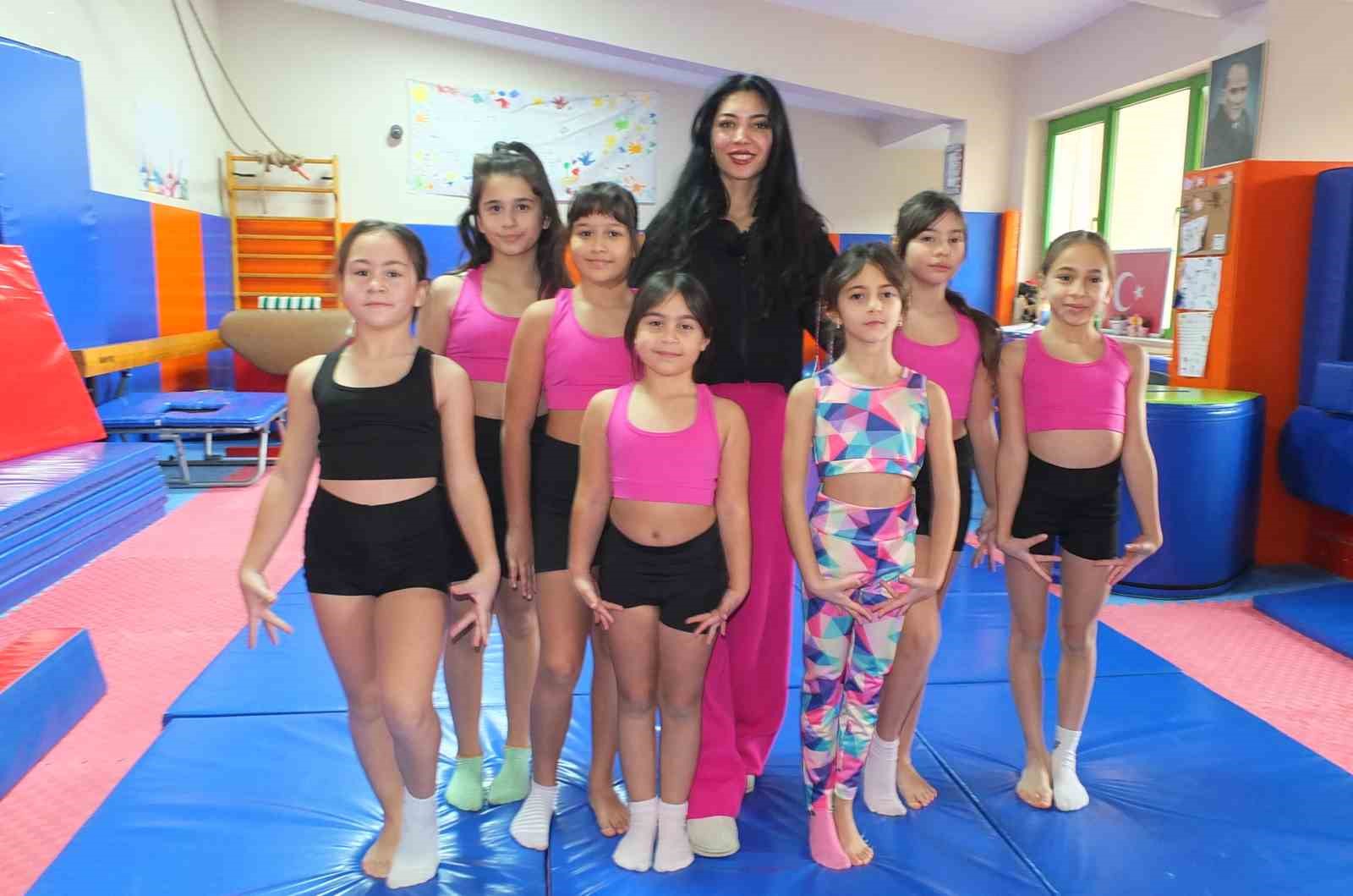 Balıkesir’de öğrenciler sömestr tatilini spor salonunda geçiriyor
