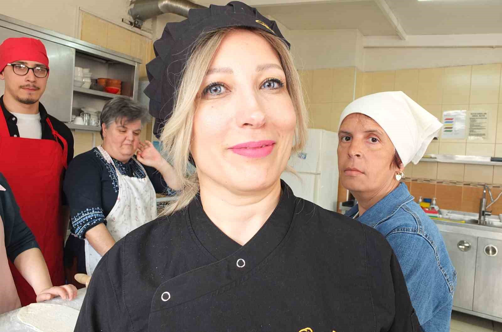 Balıkesir’de özel gençler mutfağa girdi pide ve pizza yaptı
