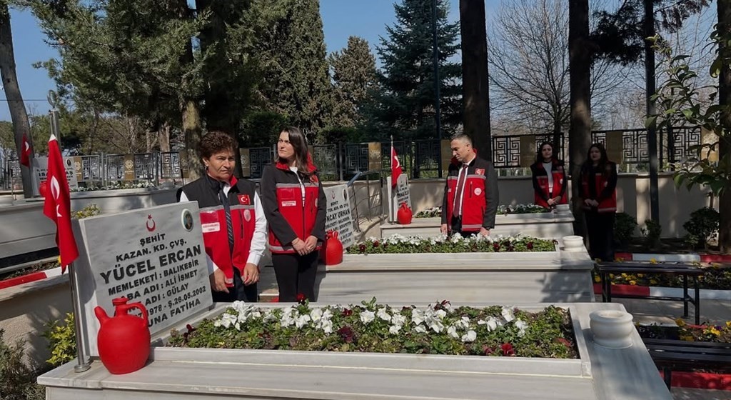 Balıkesir’de Ramazan ayında şehitlere vefa ziyareti
