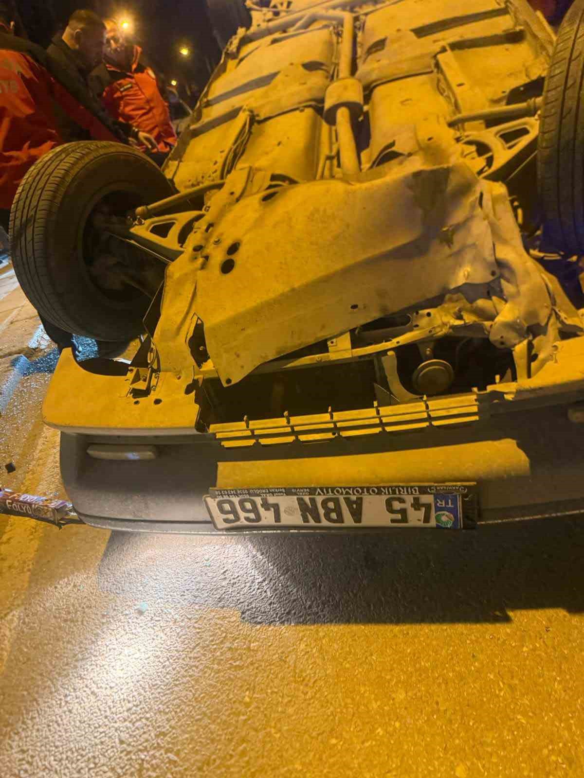 Balıkesir’de takla atan otomobildeki 2 kişi yaralandı
