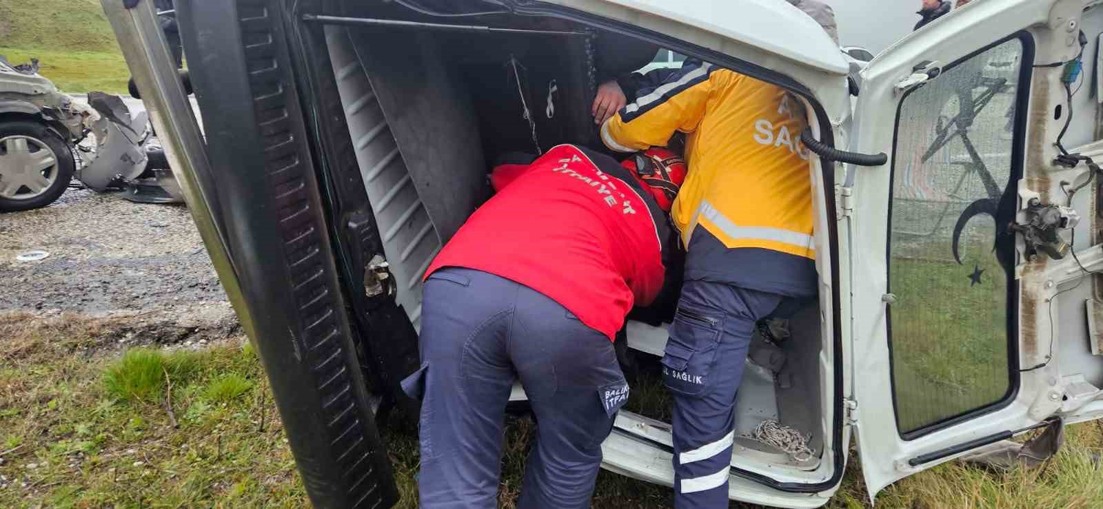 Balıkesir’de trafik kazası: 5 yaralı
