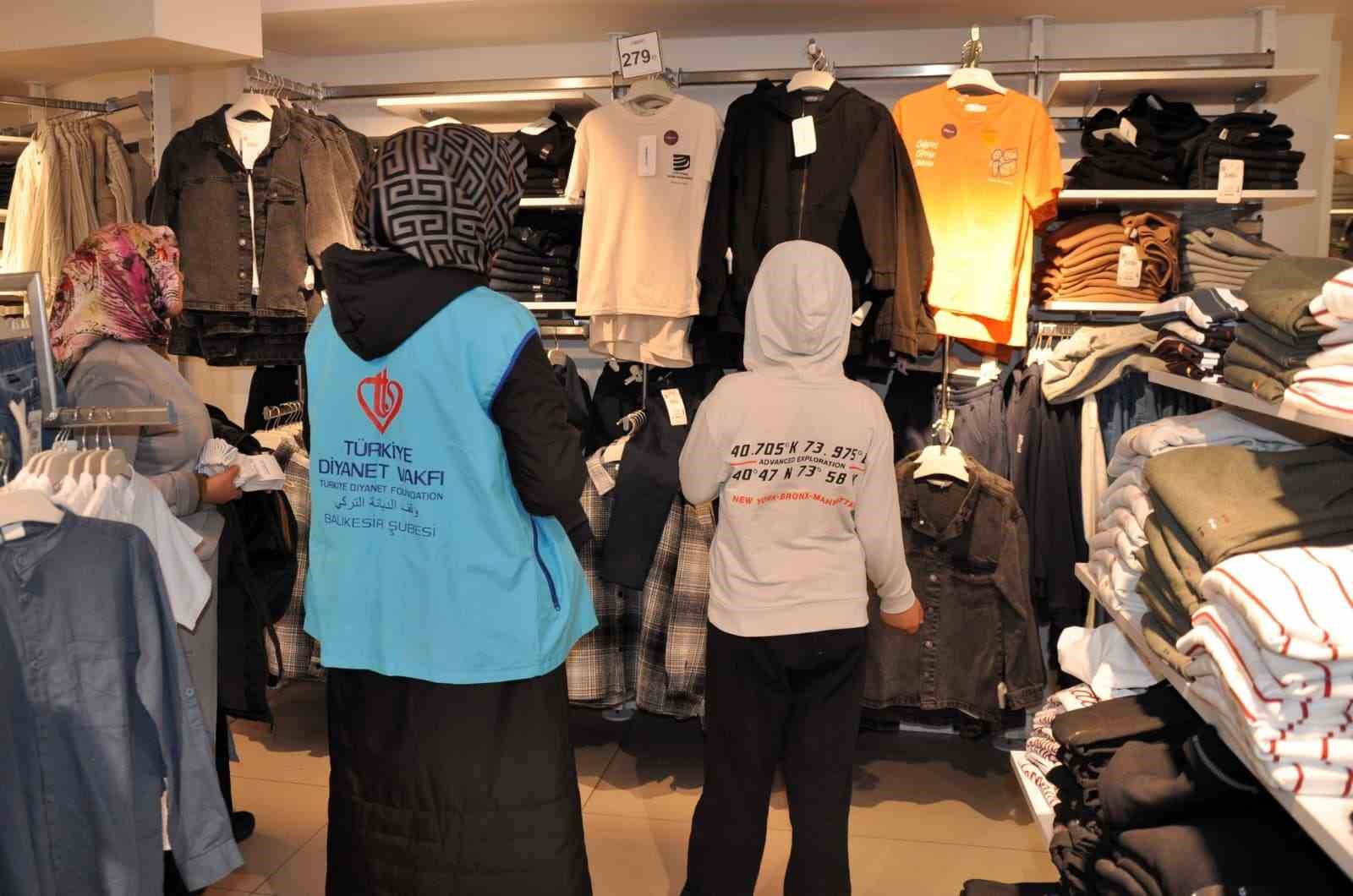 Balıkesir’de yetimler bayramlık sevinci yaşadı
