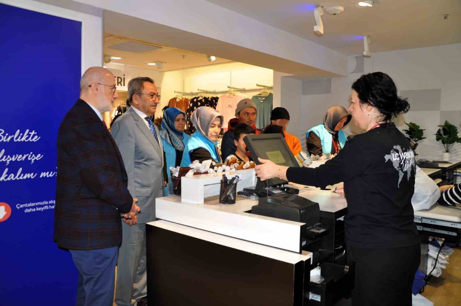 Balıkesir’de yetimler bayramlık sevinci yaşadı
