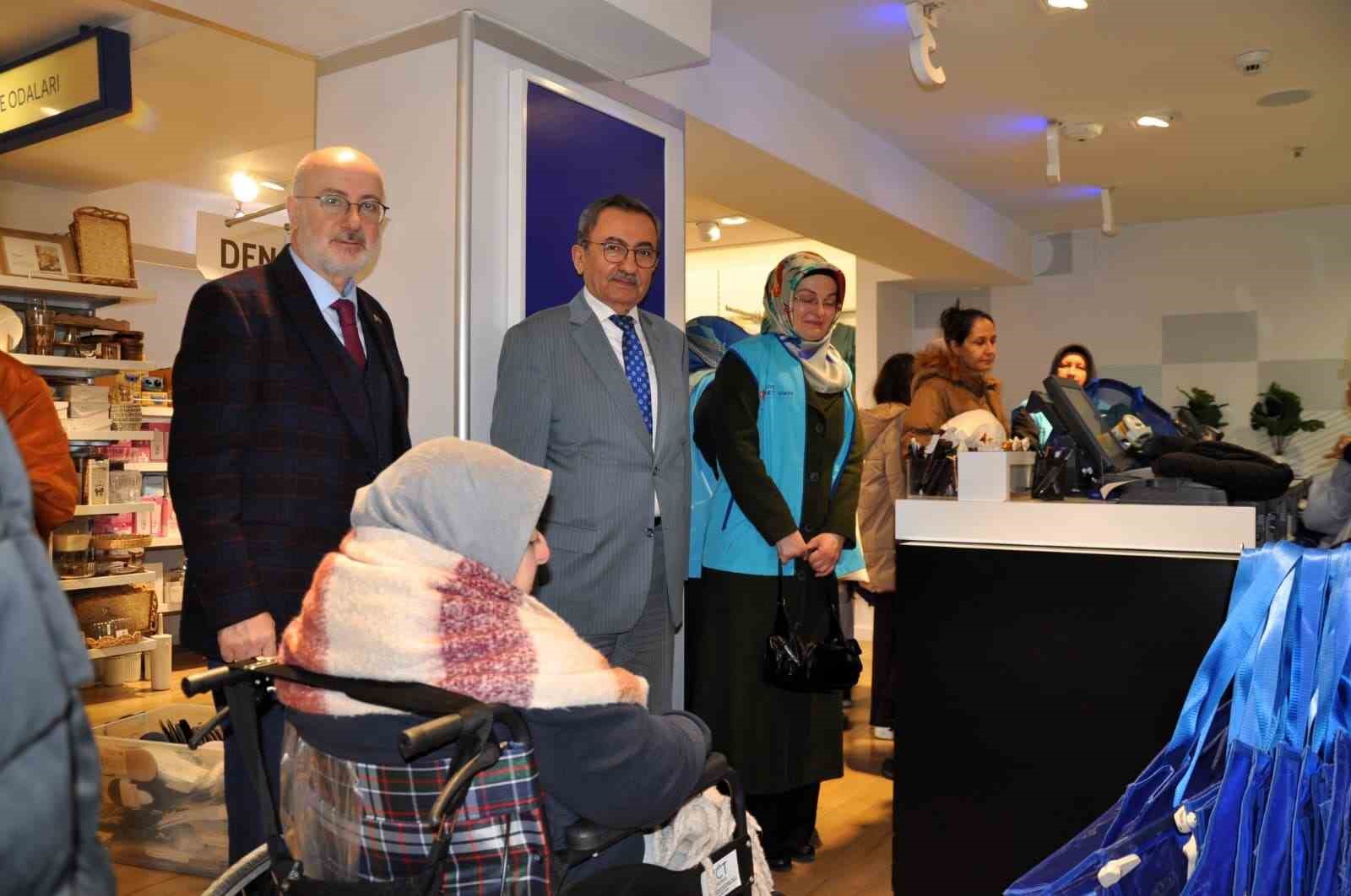 Balıkesir’de yetimler bayramlık sevinci yaşadı
