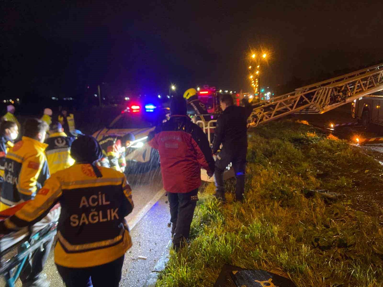 Balıkesir’de yolcu otobüsü devrildi: 3 ölü, 26 yaralı
