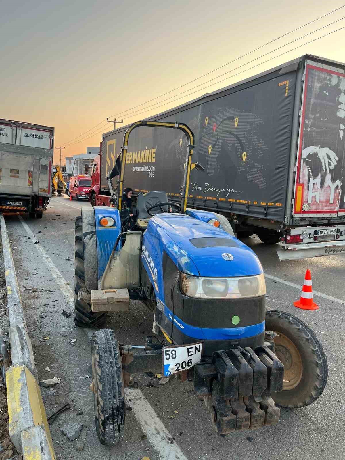 Balıkesir’deki kamyon ile traktör çarpıştı: 2 yaralı
