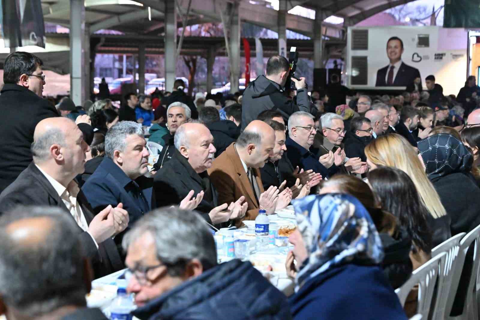Balıkesir’in belediye başkanları Sındırgı’da iftar yaptı
