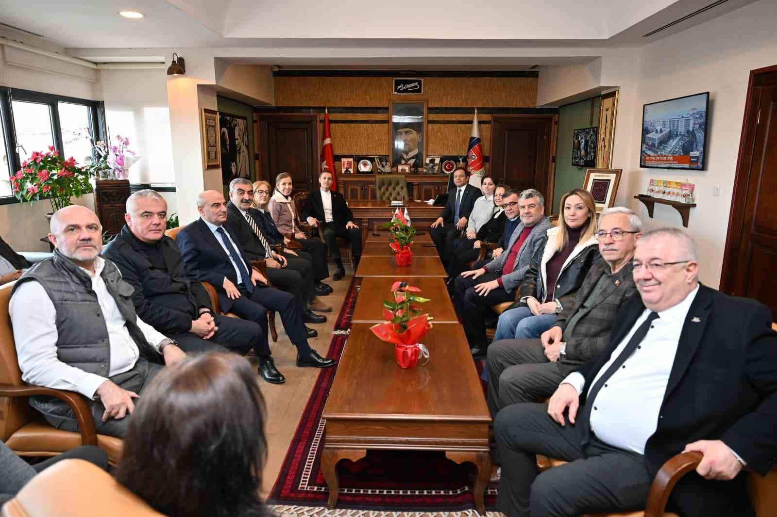 Balıkesir’in belediye başkanları Sındırgı’da iftar yaptı
