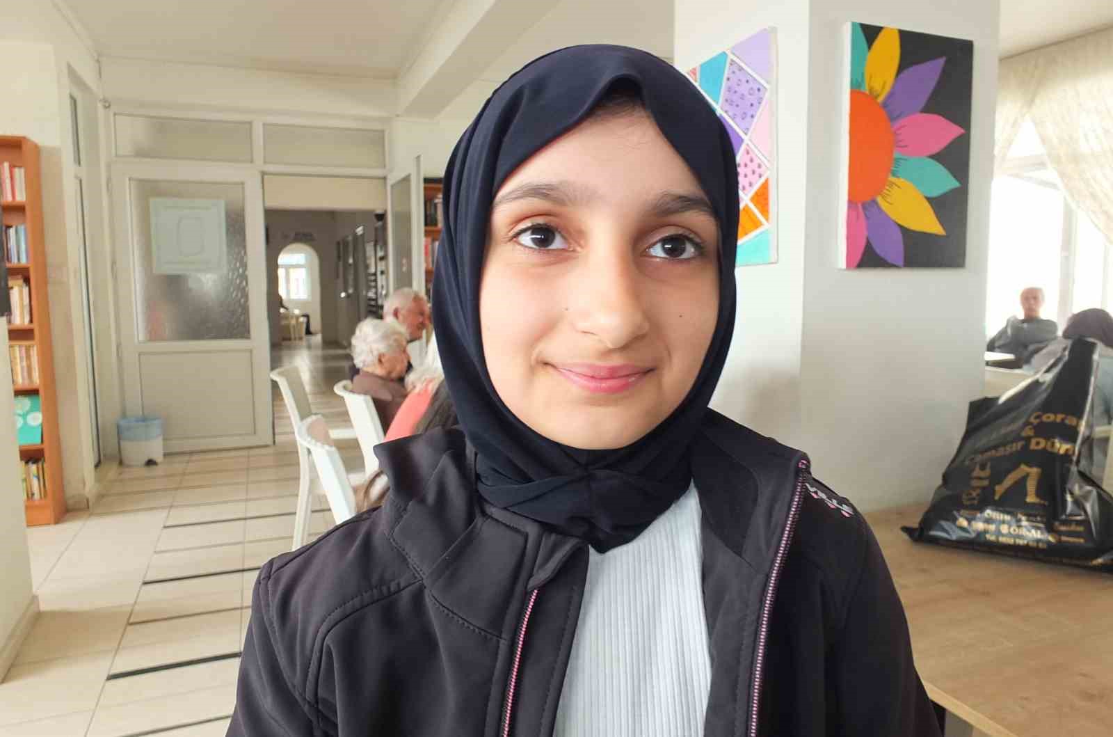 Balıkesirli öğrenciler yaşlıları sevindirdi
Balıkesirli öğrenciler yaşlıları sevindirdi