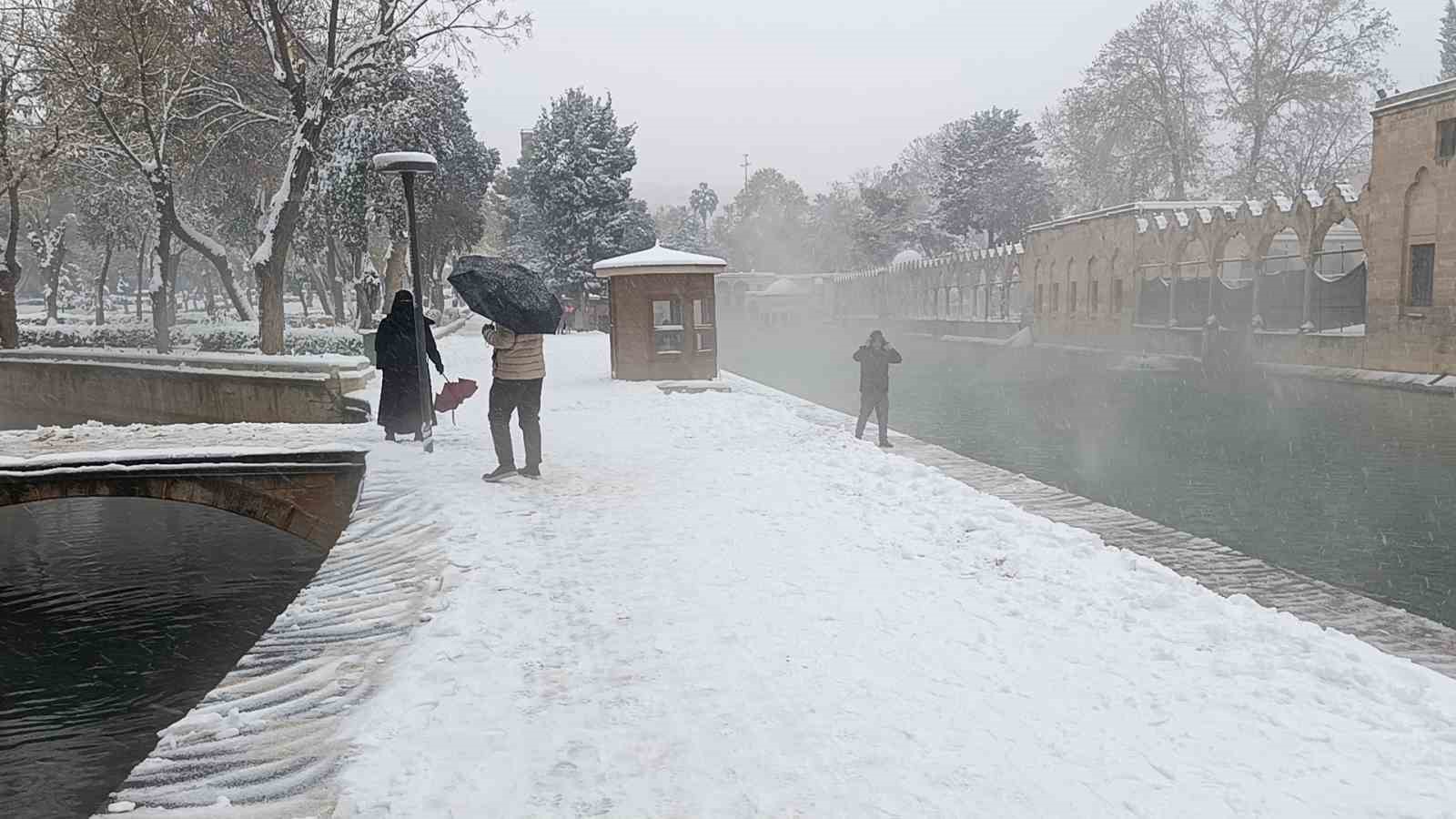 Balıklıgöl beyaza büründü
