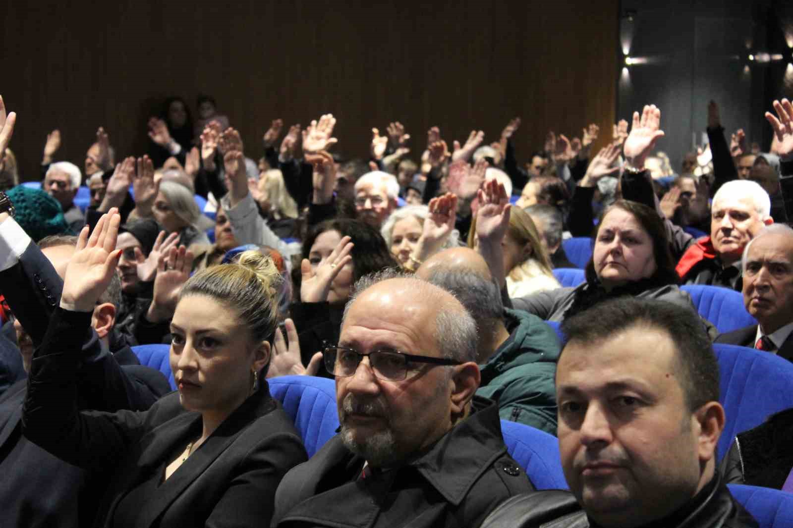 Balkan Türkleri Derneği Genel Kurulu: Adem Tuğral güven tazeledi
