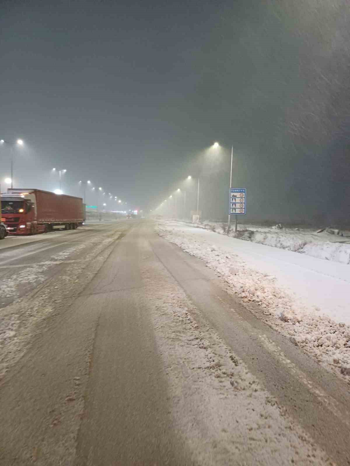 Balkanlar’dan gelen kar sınırdan girdi
