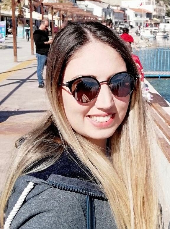 Balkonda kalp krizi geçiren genç kadın kurtarılamadı
