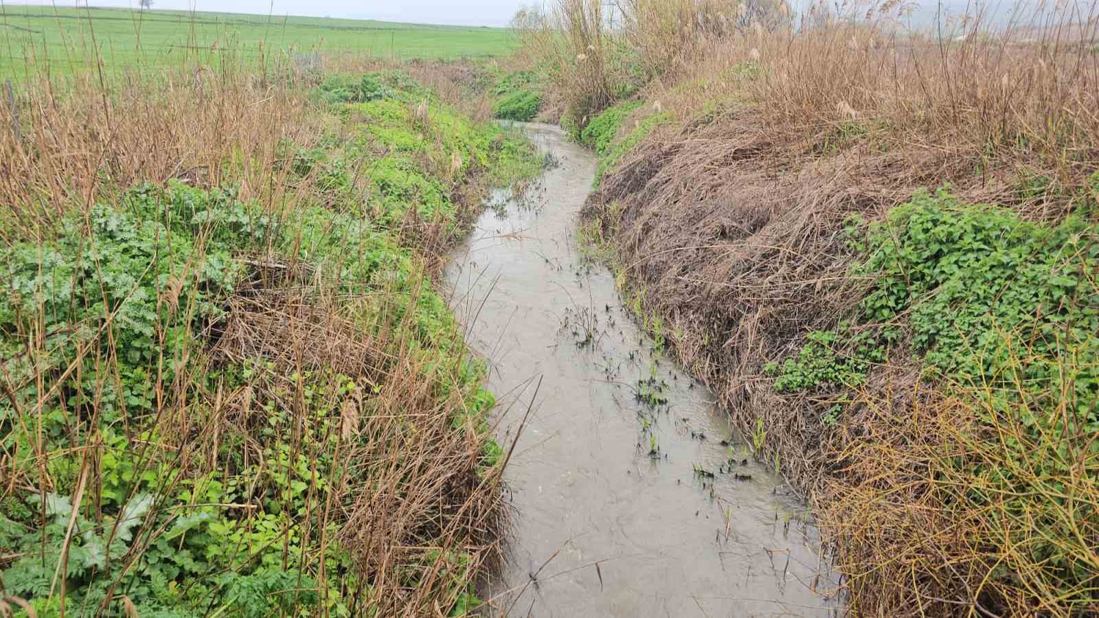 Bandırma kırsalında kuvvetli yağış hayatı olumsuz etkiledi
