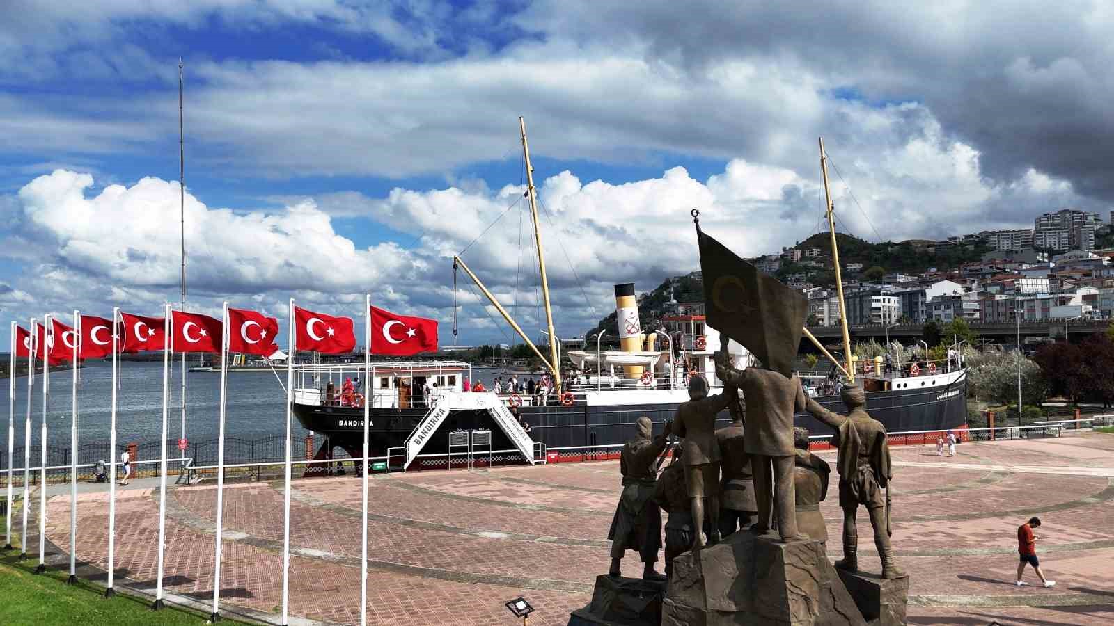 Bandırma Vapuru, karadan yürütülerek Tütün İskelesi’ne taşınacak
