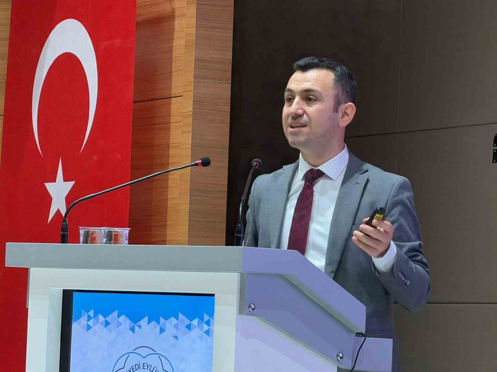 Bandırma’da bilişim suçları paneli düzenlendi
