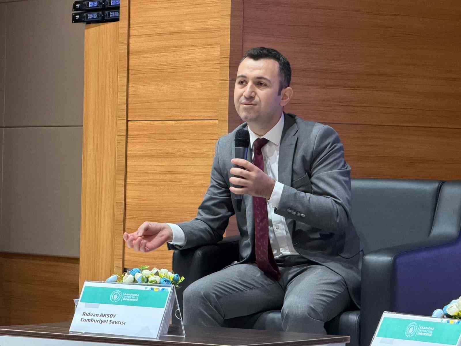 Bandırma’da bilişim suçları paneli düzenlendi
