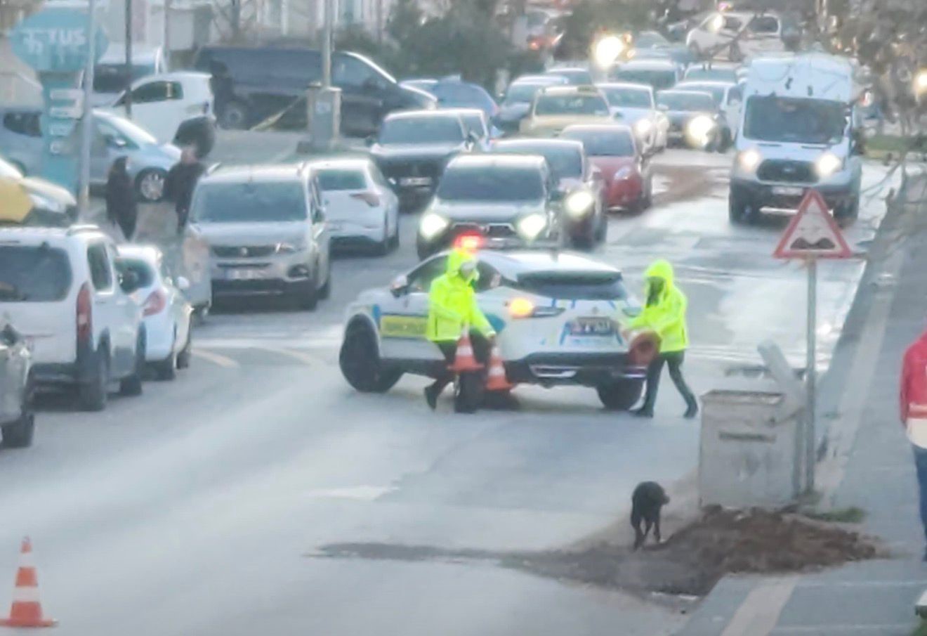 Bandırma’da dehşet, hafriyat kamyonu kadını 10 metre sürükledi
