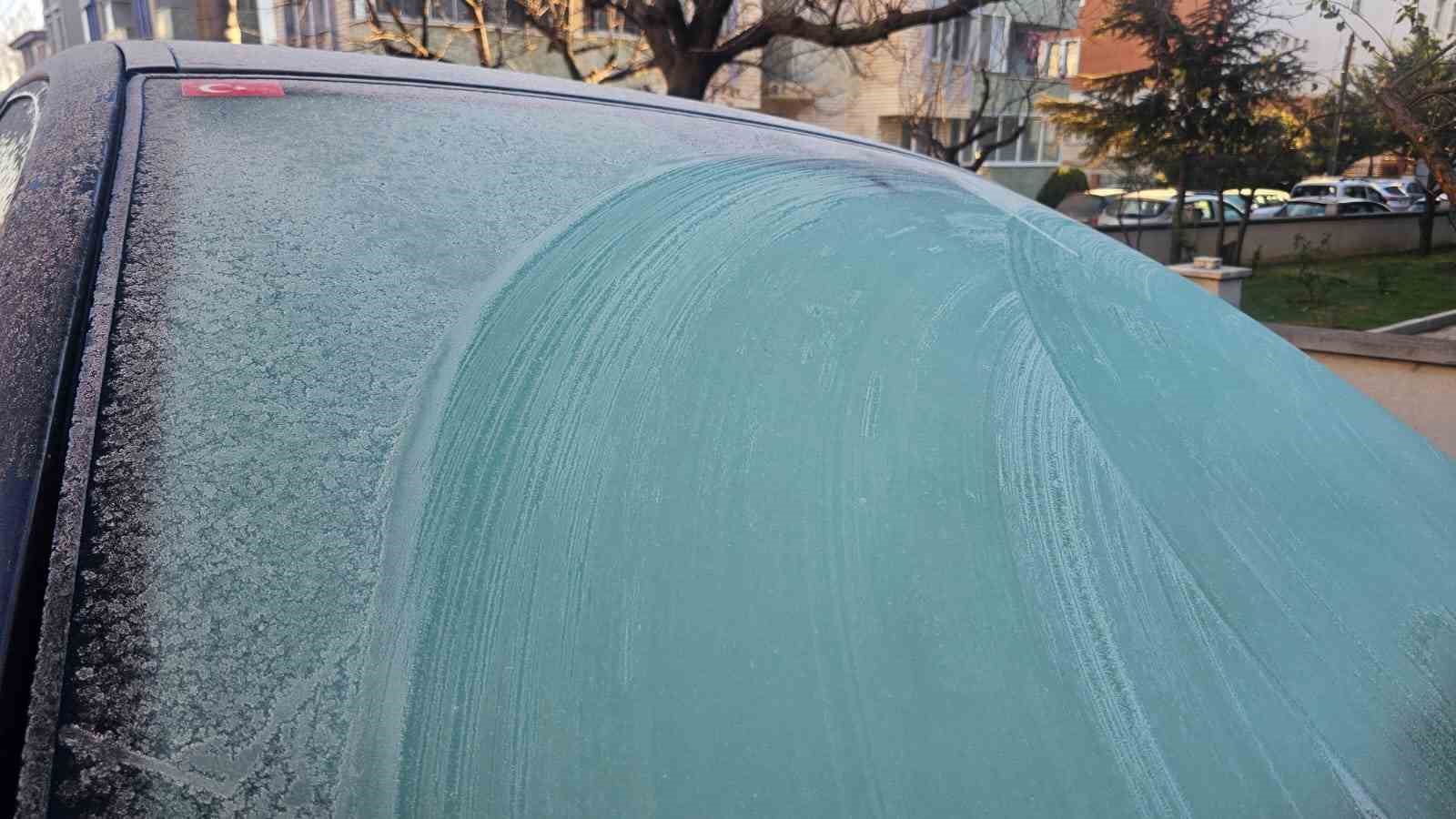 Bandırma’da dondurucu soğuk etkisini artırdı, sıcaklık -7 dereceye kadar düştü
