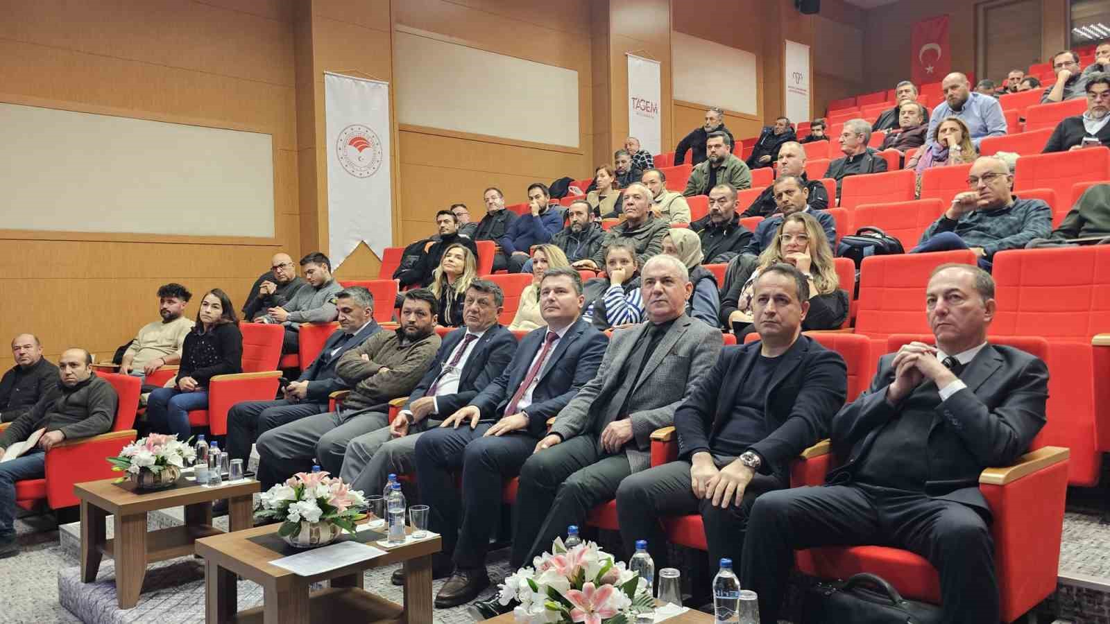 Bandırma’da midye yetiştiriciliği sektörü masaya yatırıldı
Bandırma’da midye yetiştiriciliği sektörü masaya yatırıldı