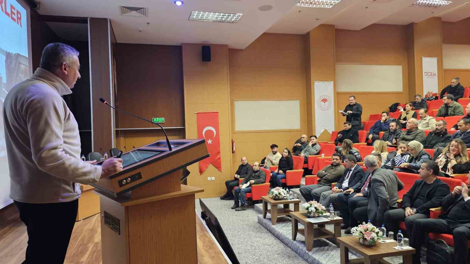 Bandırma’da midye yetiştiriciliği sektörü masaya yatırıldı
Bandırma’da midye yetiştiriciliği sektörü masaya yatırıldı