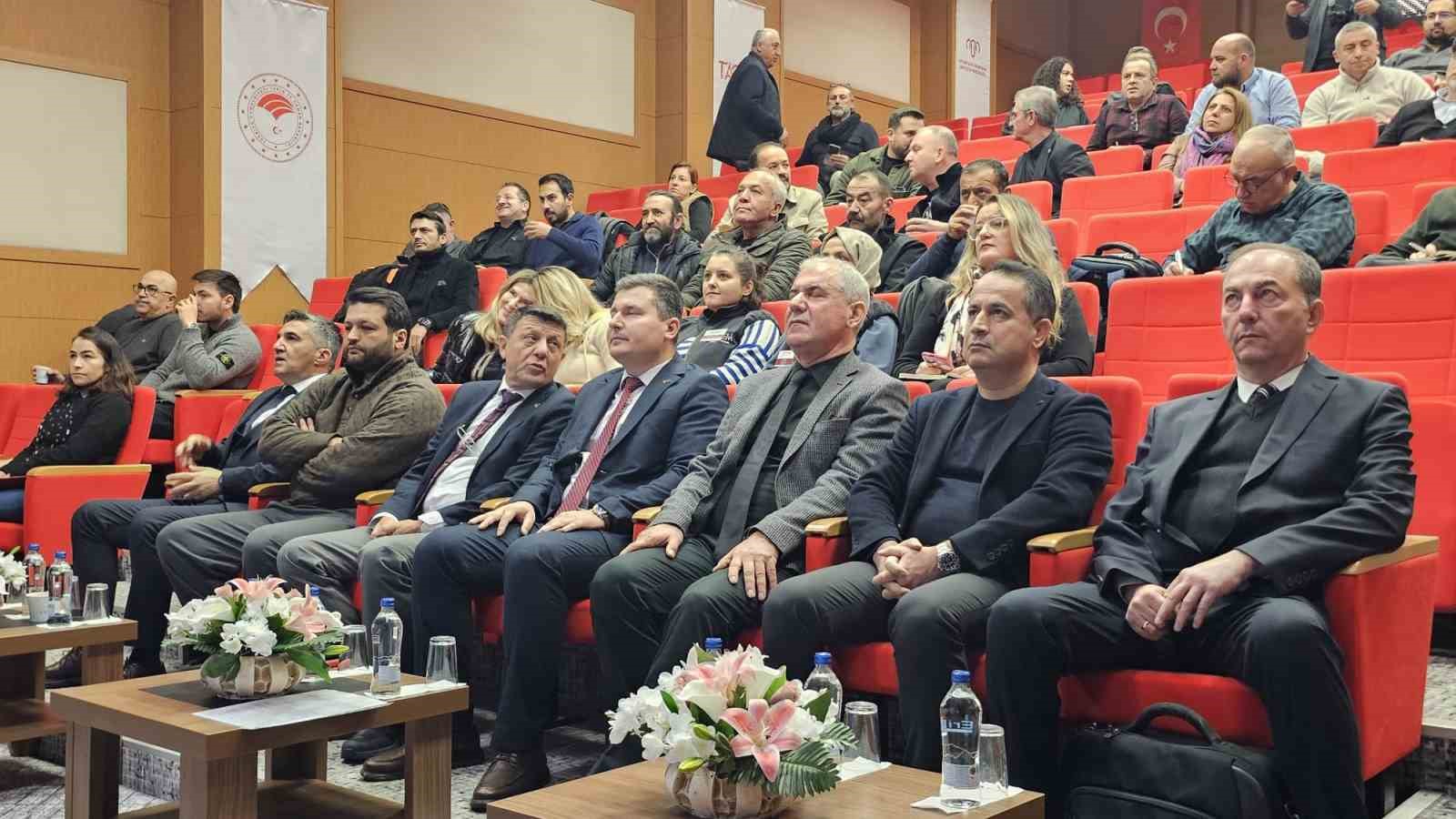 Bandırma’da midye yetiştiriciliği sektörü masaya yatırıldı
Bandırma’da midye yetiştiriciliği sektörü masaya yatırıldı