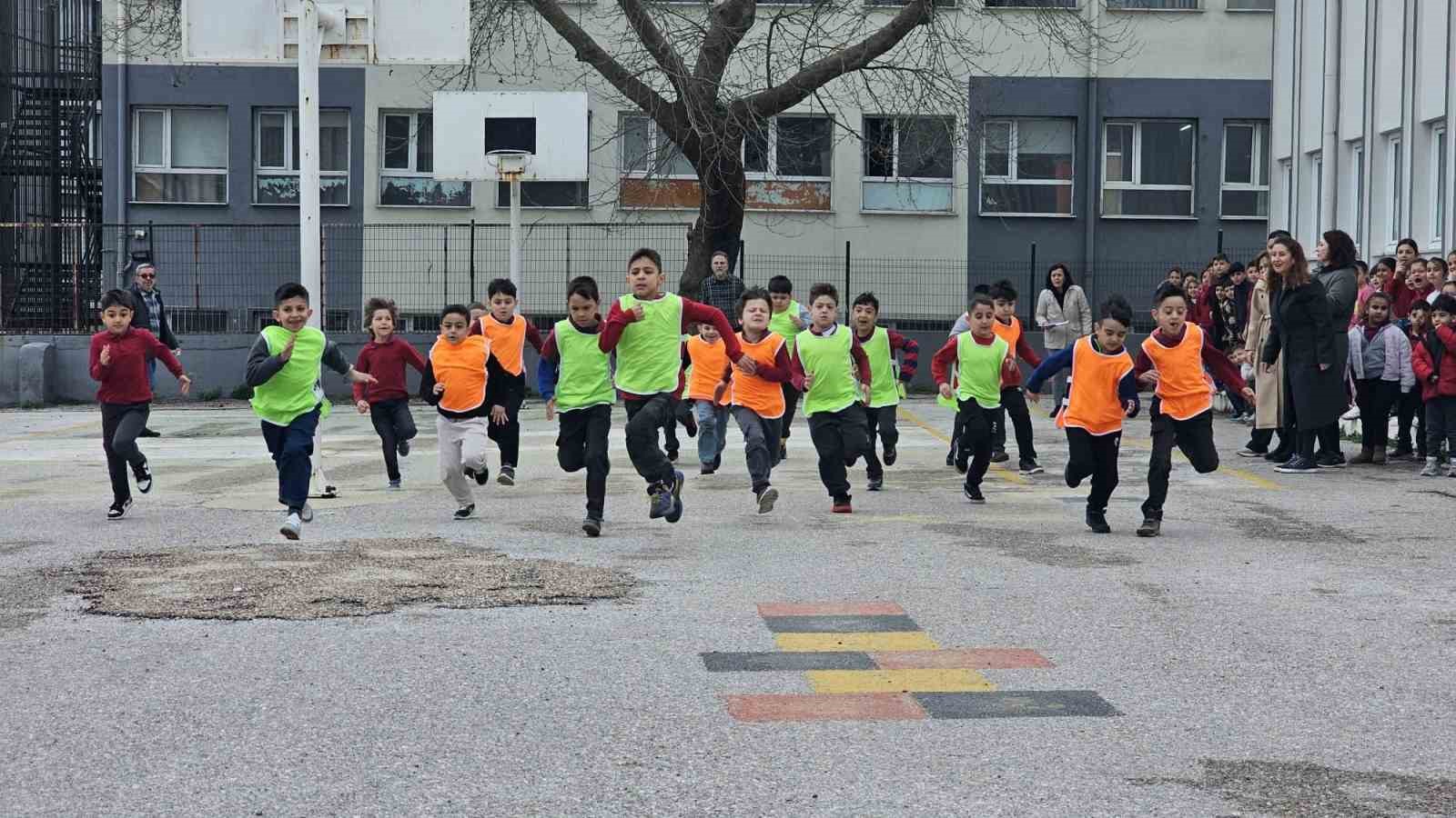 Bandırma’da öğrenciler için atletizm seçmeleri yapıldı
