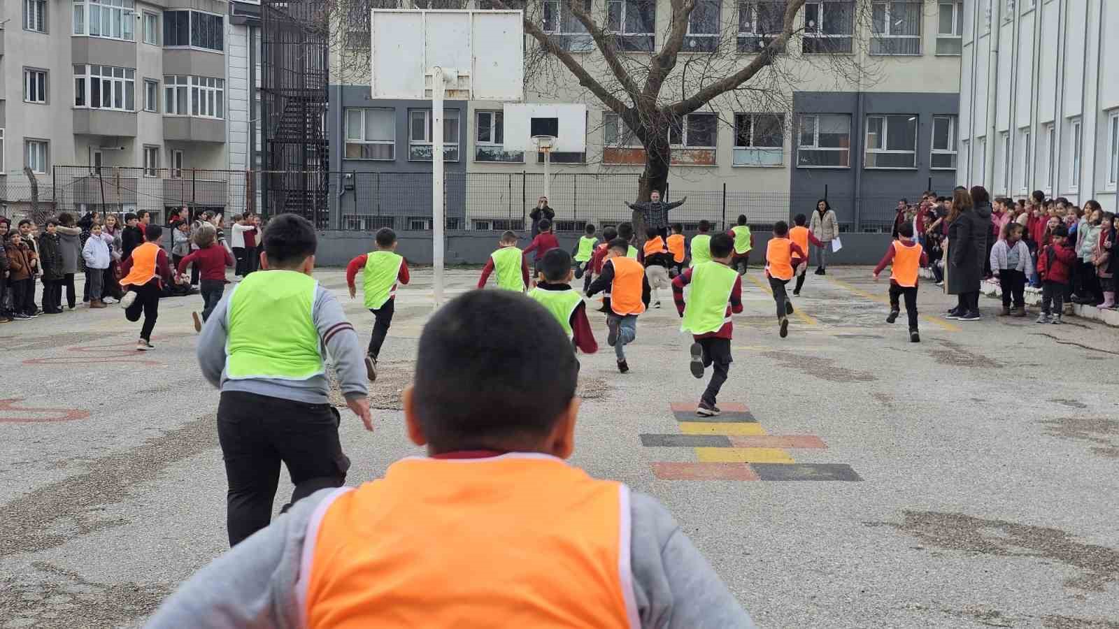 Bandırma’da öğrenciler için atletizm seçmeleri yapıldı
